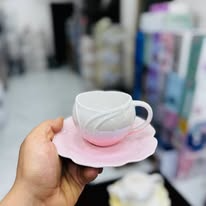 فنجان قهوة بورسلين بطبق وردة
